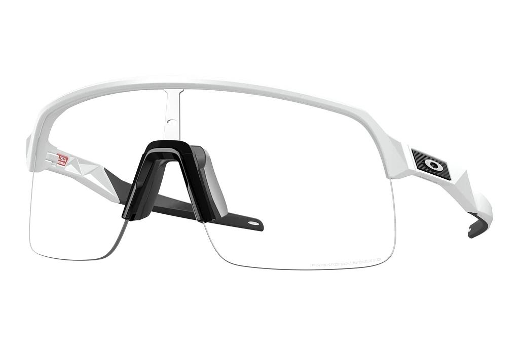 Oakley   OO9463 946346 Clear to Black Iridium PhotochromicMatte White